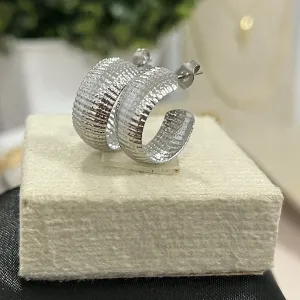 Brinco argola com detalhe aço
