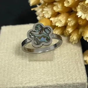 Anel flor em aço