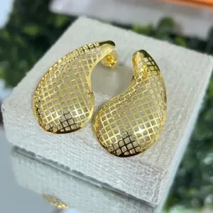 Brinco gota vazado
