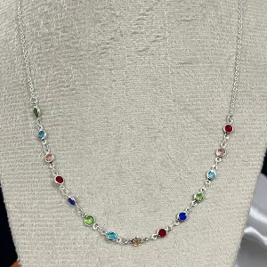 Colar com pedras coloridas