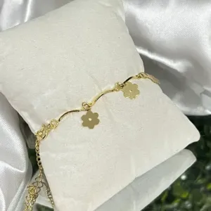 Pulseira com pingentes de flor