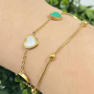 Pulseira dupla com pingente colorido