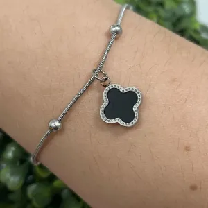 Pulseira esfera com pingente trevo preto