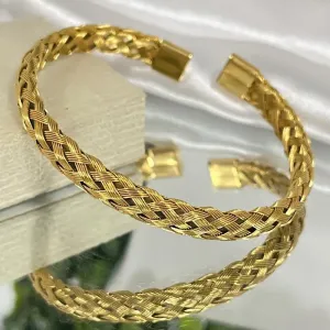 Bracelete de aço dourado
