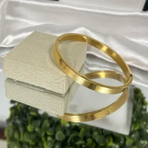 Bracelete de aço dourado liso