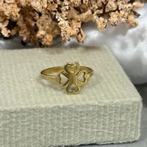 Anel trevo de aço dourado