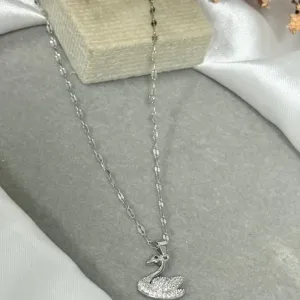 Colar de aço com pingente
