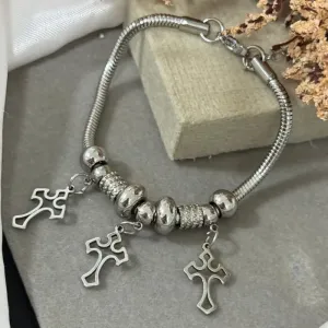 Pulseira de Berloque com pingente cruz