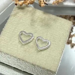 Brinco argola de coração