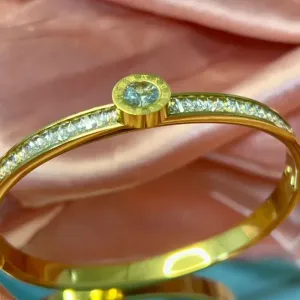 Bracelete de aço Dourado com pedras cravejadas