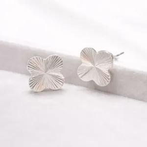 Brinco trevo chapinha