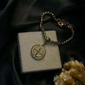 Pulseira aço dourado pingente São Bento