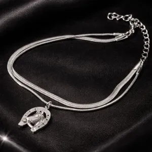 Pulseira de aço com pingente cabeça de cavalo