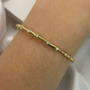Bracelete com detalhes e pedras cristal