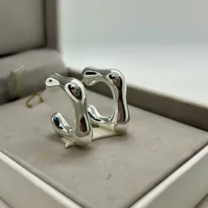 Brinco argola quadrada aberta