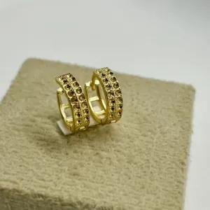 Brinco argola trabalhada fecho clic