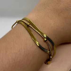 Pulseira três volta de aço dourado