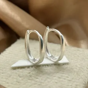 Brinco argolinha com detalhes vazado fecho clic