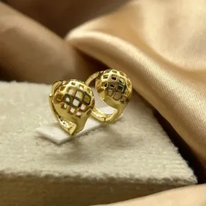 Brinco argolinha com meio esfera vazado fecho clic