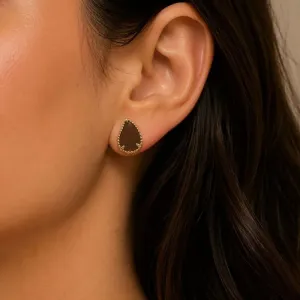 Brinco com pedra vermelha