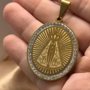 Pingente em aço dourado N. S. Aparecida