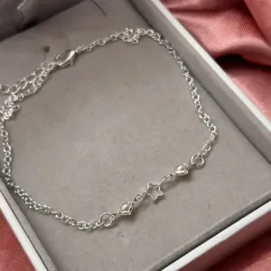 Tornozeleira com estrela vazada