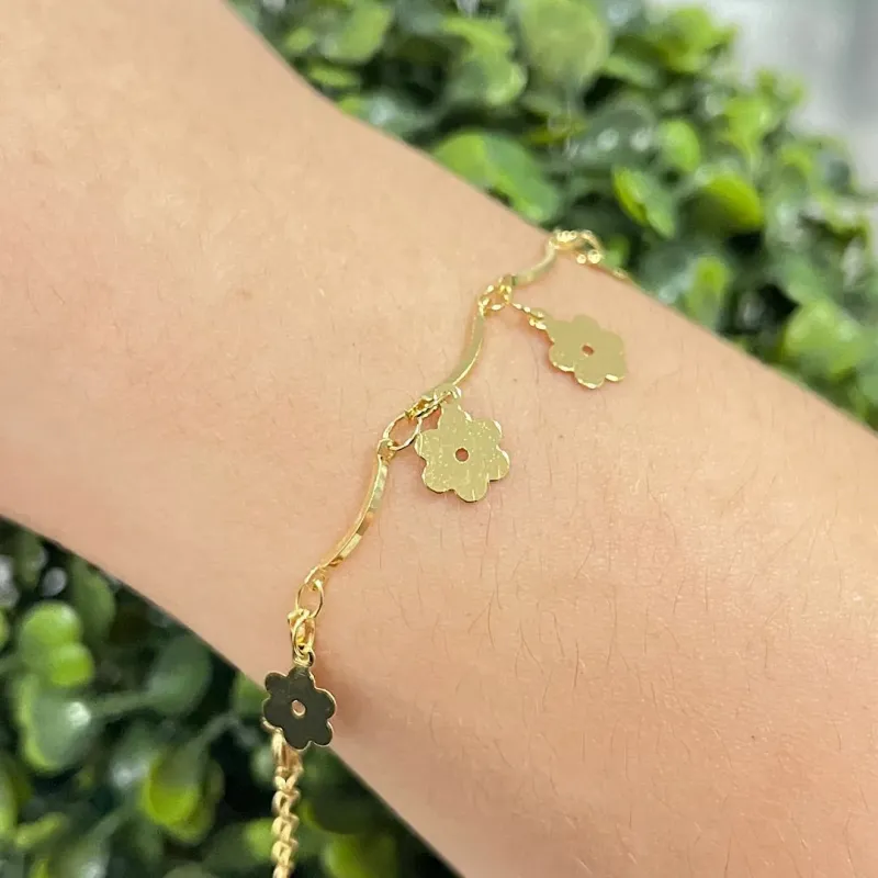 Pulseira com pingentes de flor