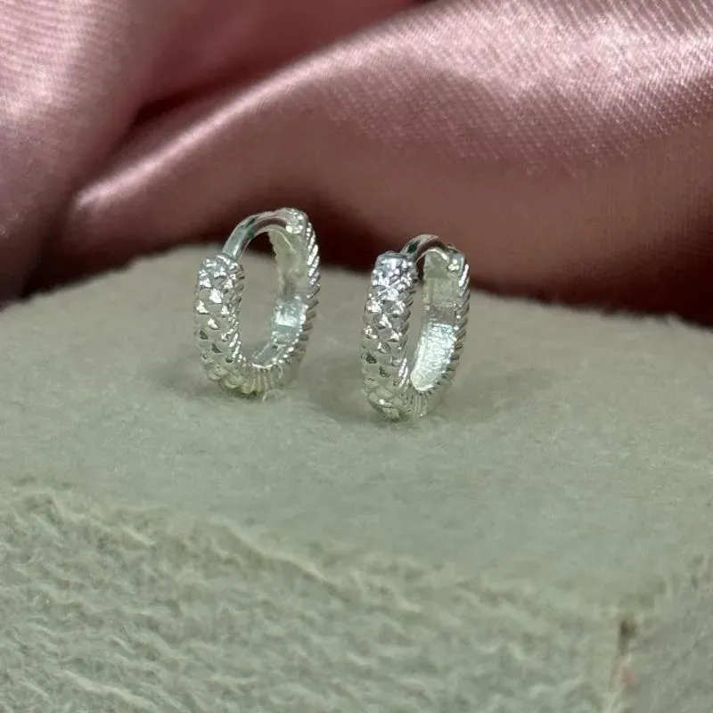 Brincos argolinha frente vazada