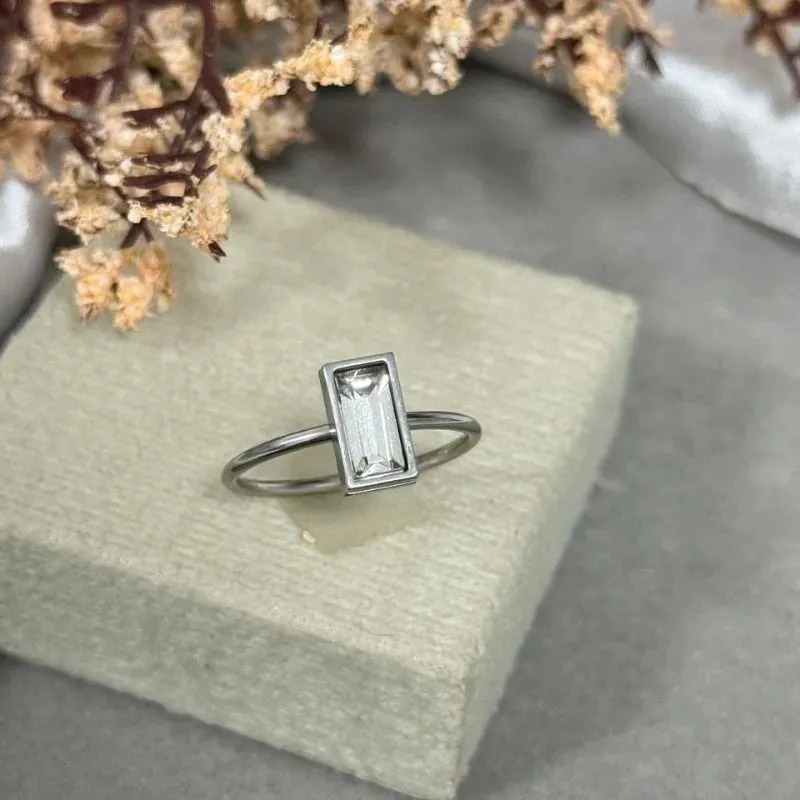 Anel de aço com pedra