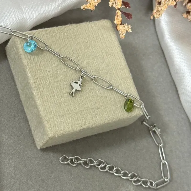 Pulseira de aço com pingente bailarina e pedras coloridas