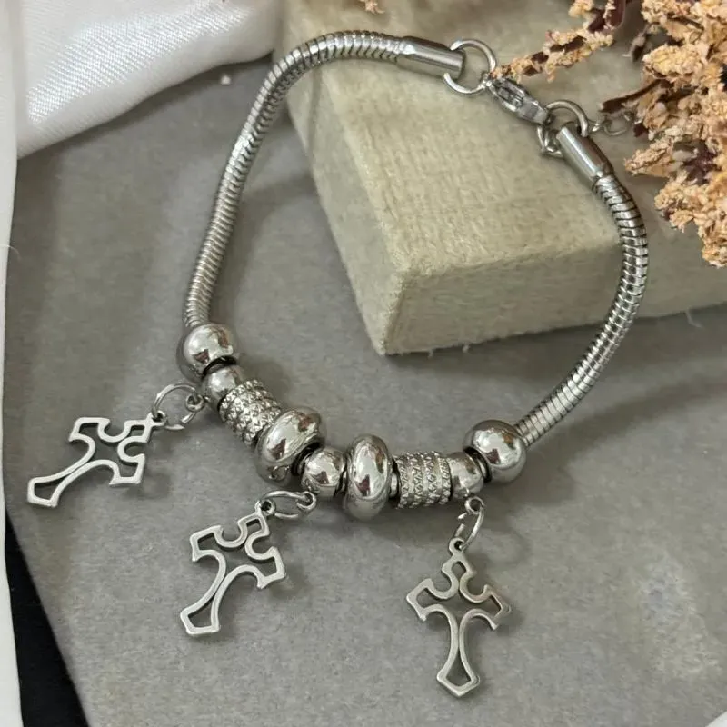 Pulseira de Berloque com pingente cruz