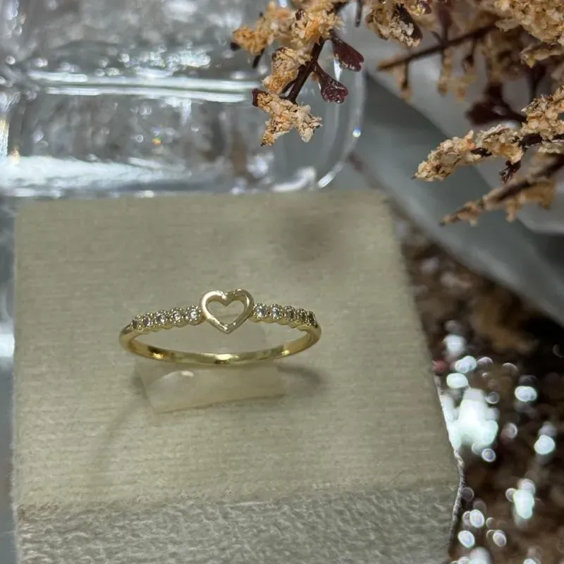 Anel coração com pedras cravejadas