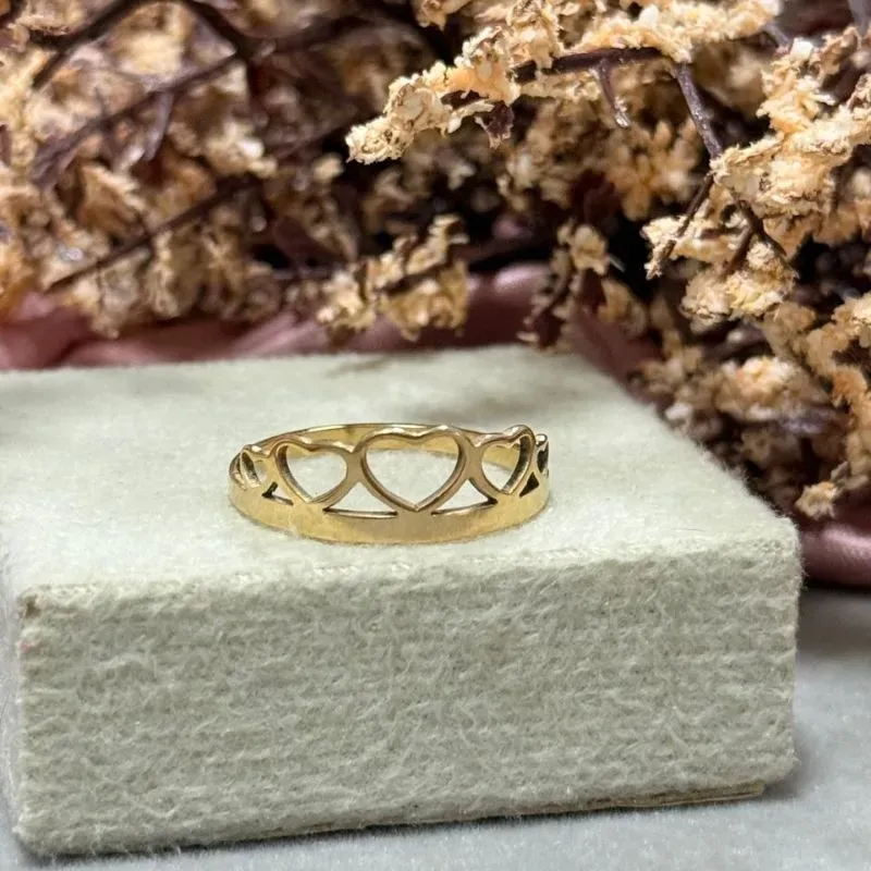 Anel de corações vazado