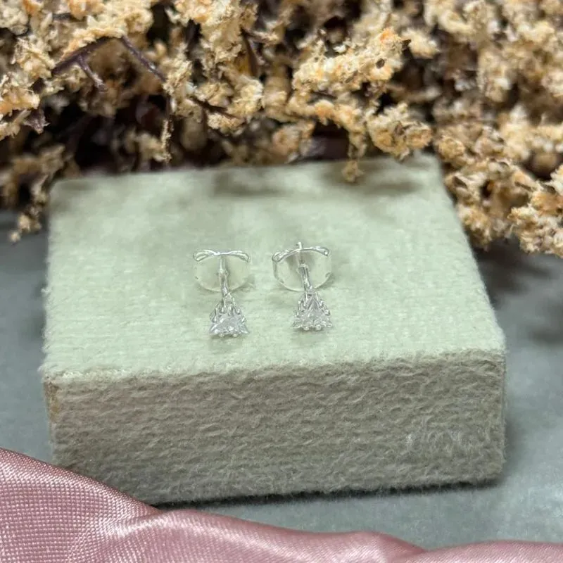 Brinco pedra cristal triângulo