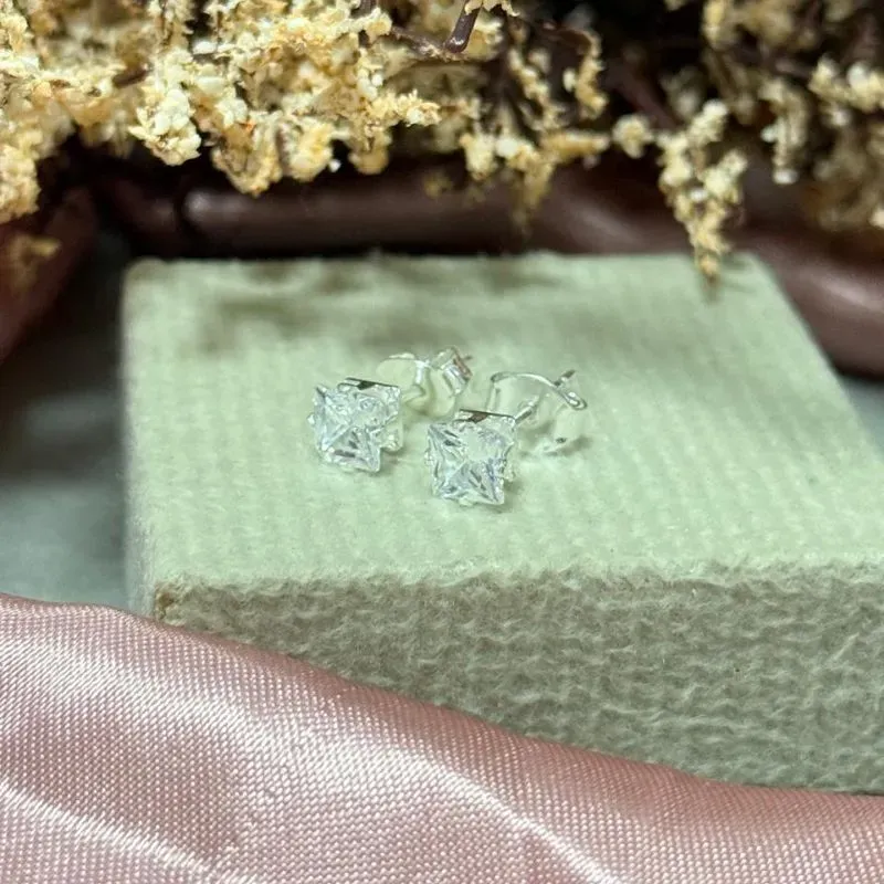 Brinco pedra quadrada