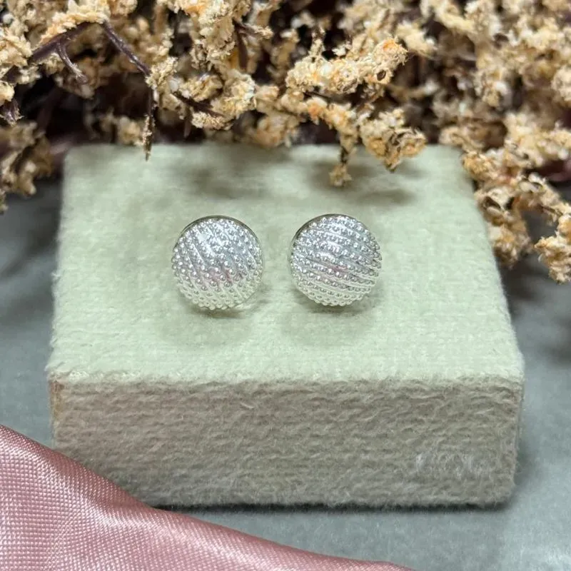 Brincos meio esfera fosco