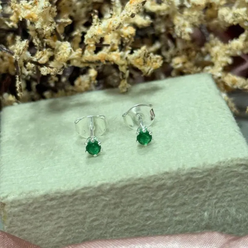 Brincos ponto de luz verde