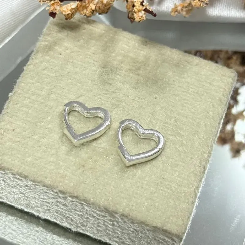 Brinco argola de coração