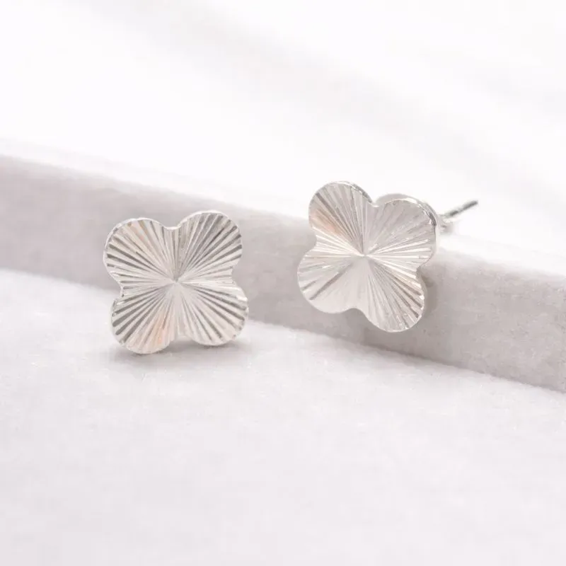 Brinco trevo chapinha