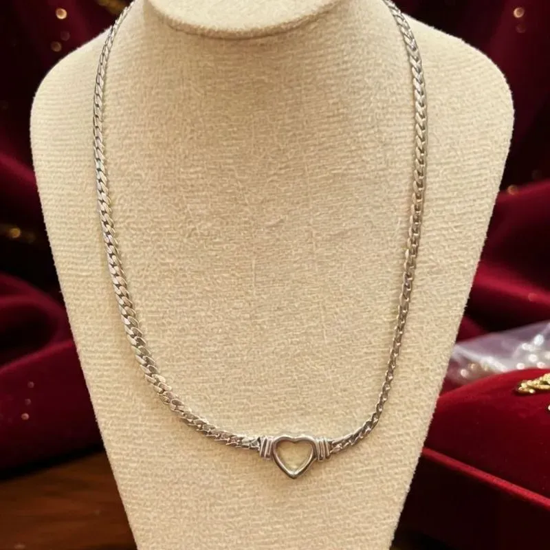 choker de aço com coração vazado