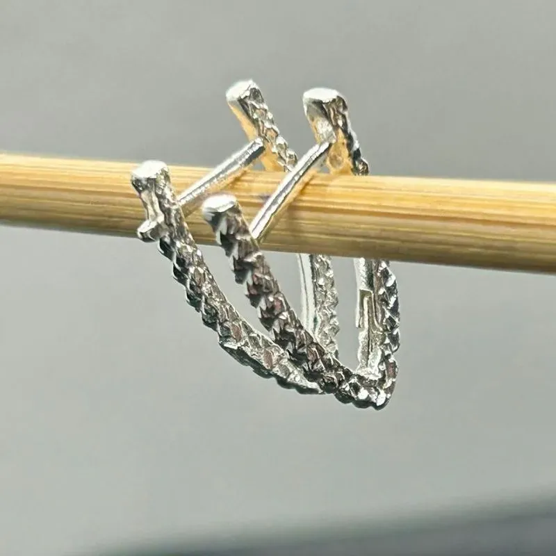 Brinco tipo argola fosco