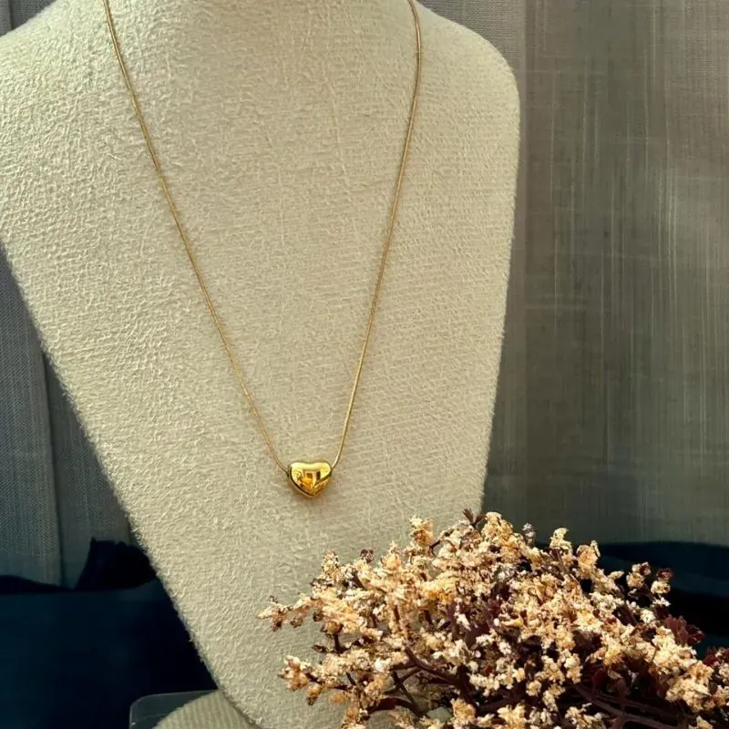 Colar fio de aço dourado com pingente