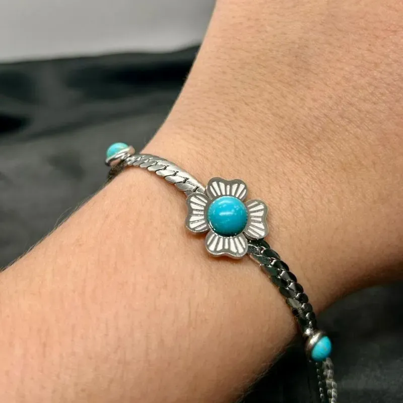 Pulseira de aço com flor pedra azul