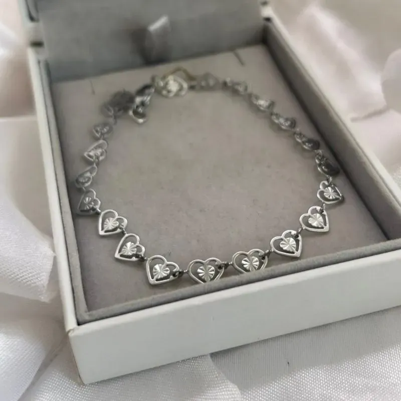 Pulseira coração vazado em aço
