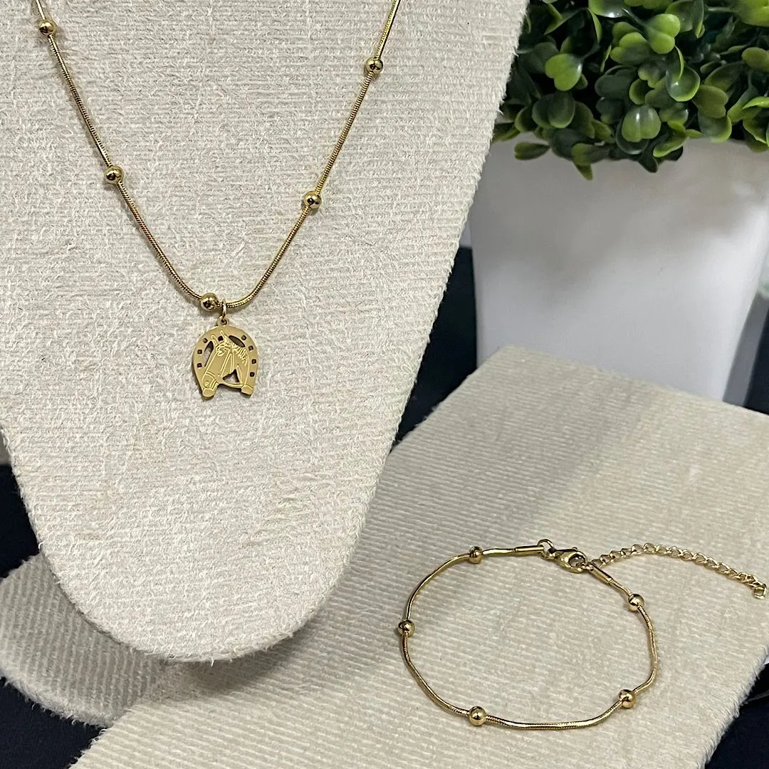 Pulseira com esferas no aço dourado