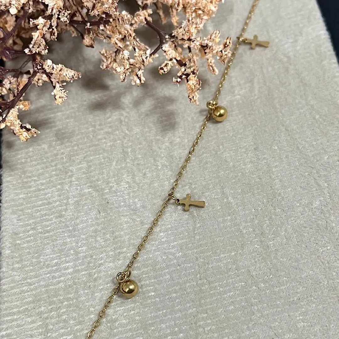 Tornozeleira com pingente cruz no aço dourado