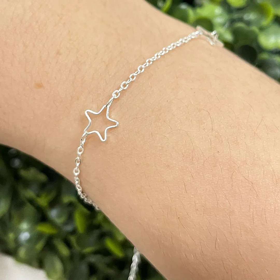 Pulseira com estrelinhas vazadas