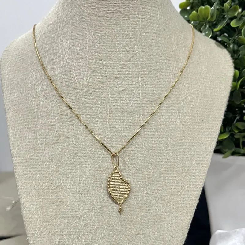 Corrente dourado com pingente