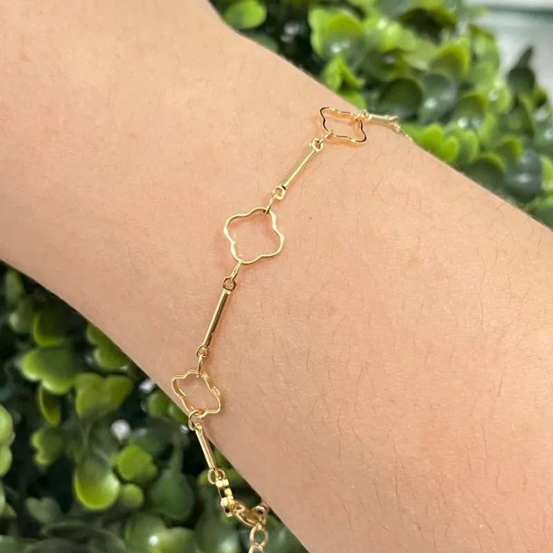 Pulseira dourada  palito e trevo vazado