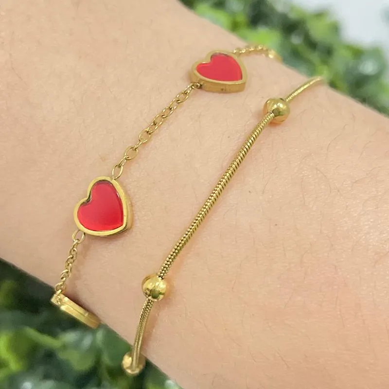 Pulseira dupla com pingente vermelha